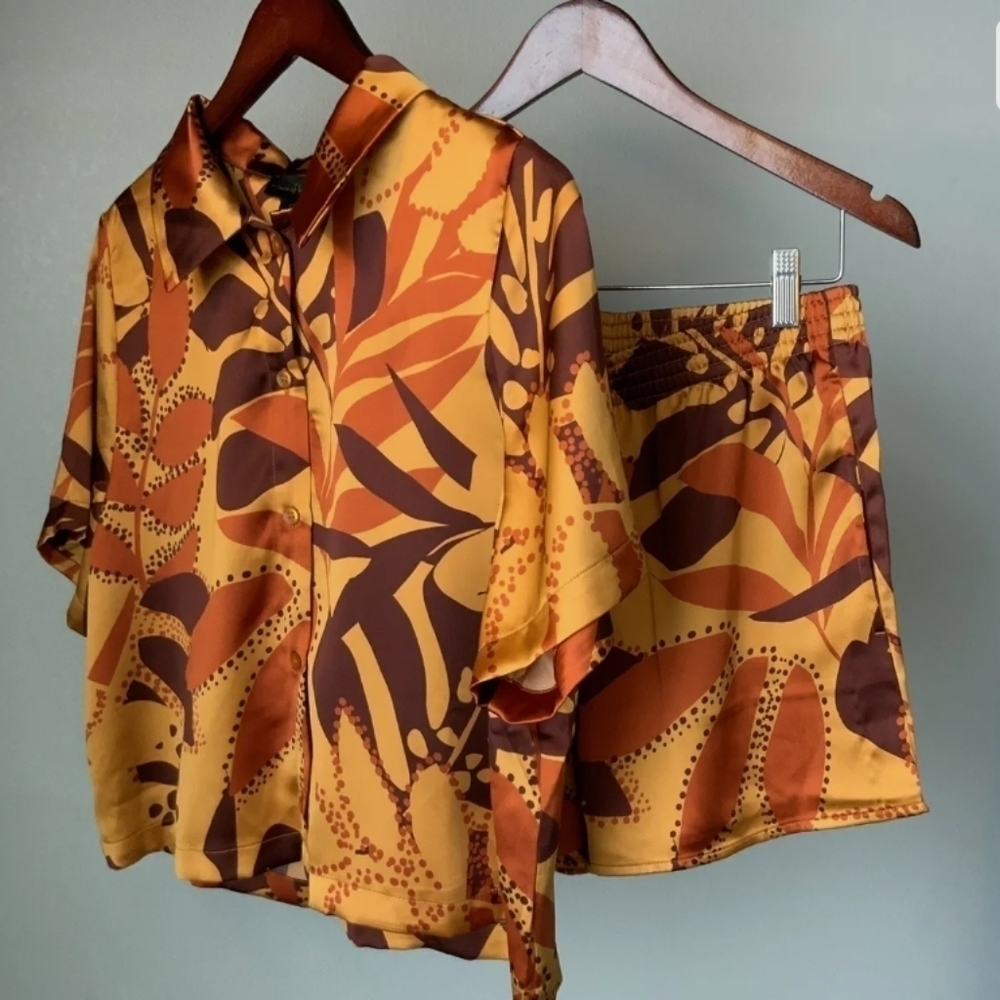 New House of Harlow Earth Tone Top and Shorts SET Size M - Picture 2 of 10